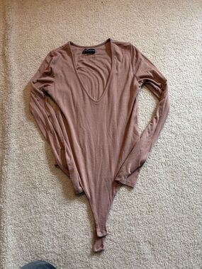 naked wardrobe Ribbed Long Sleeve V-Neck Bodysuit - Mauve Taupe
